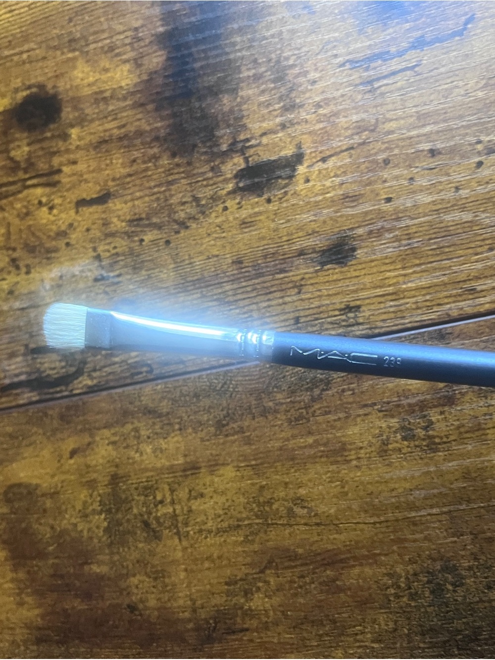 MAC 239 eyeshadow brush